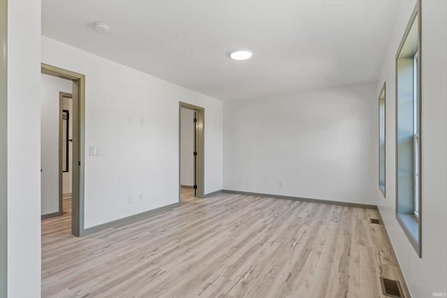 2933 Colonial Drive, Mishawaka, IN 46545
