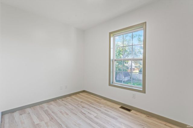 2933 Colonial Drive, Mishawaka, IN 46545