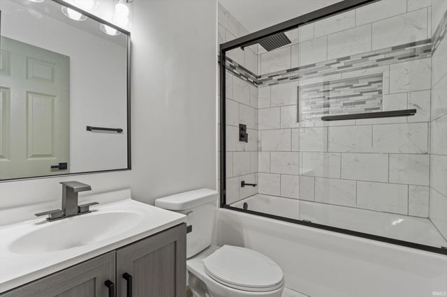2933 Colonial Drive, Mishawaka, IN 46545