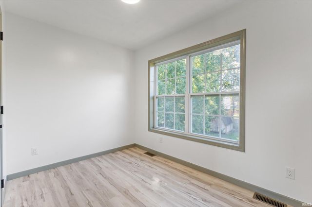 2933 Colonial Drive, Mishawaka, IN 46545