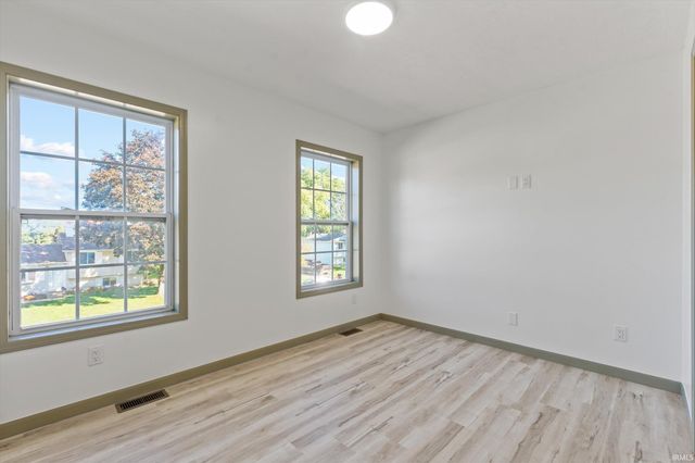 2933 Colonial Drive, Mishawaka, IN 46545