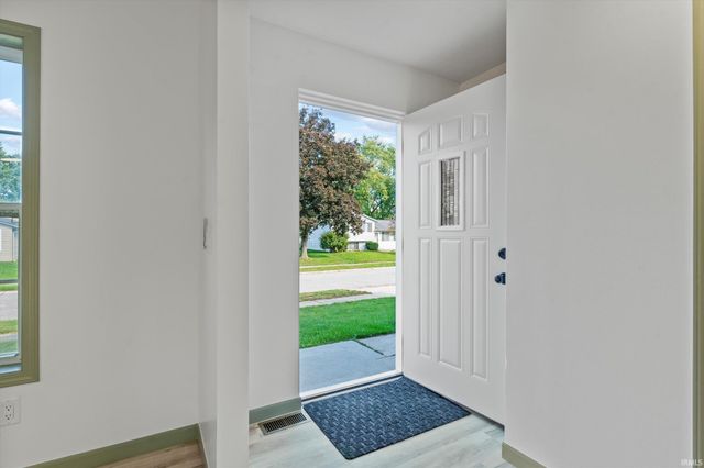 2933 Colonial Drive, Mishawaka, IN 46545