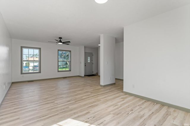 2933 Colonial Drive, Mishawaka, IN 46545