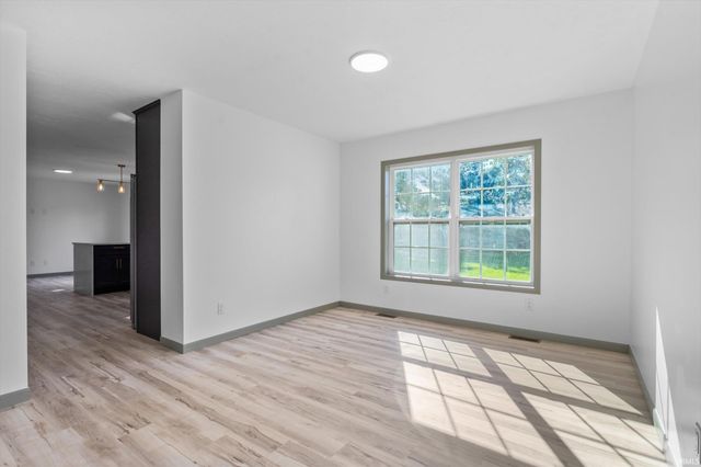 2933 Colonial Drive, Mishawaka, IN 46545