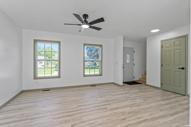 2933 Colonial Drive, Mishawaka, IN 46545