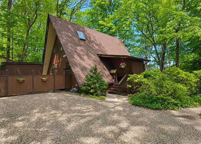 101 Longfellow Lane, Port Jefferson, NY 11777
