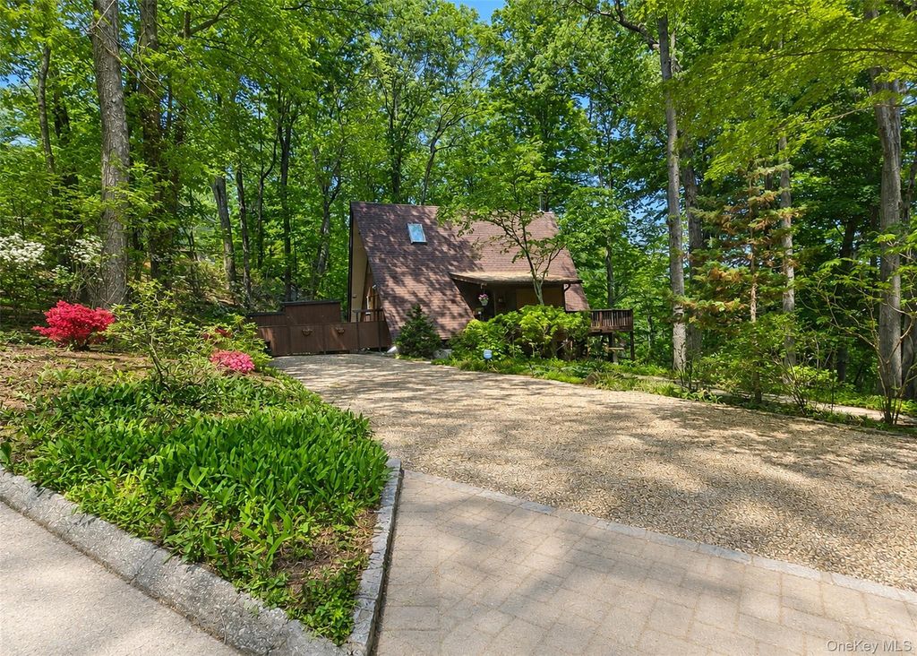 101 Longfellow Lane, Port Jefferson, NY 11777