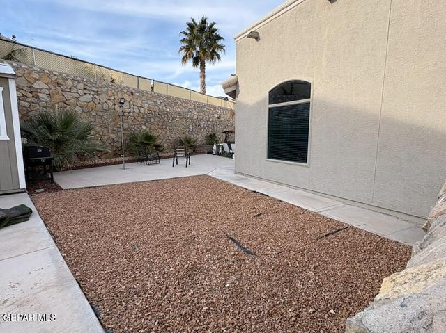 359 Emerald Forrest Place, Horizon City, TX 79928