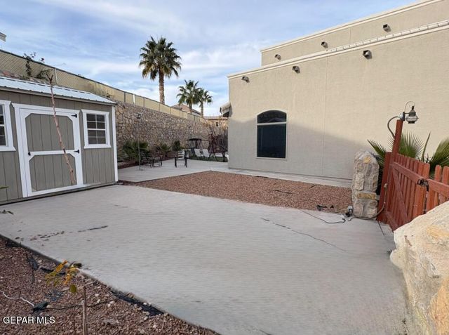 359 Emerald Forrest Place, Horizon City, TX 79928