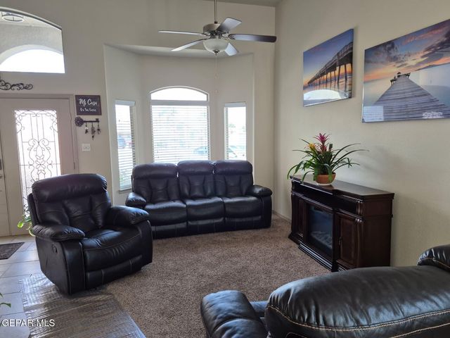 359 Emerald Forrest Place, Horizon City, TX 79928