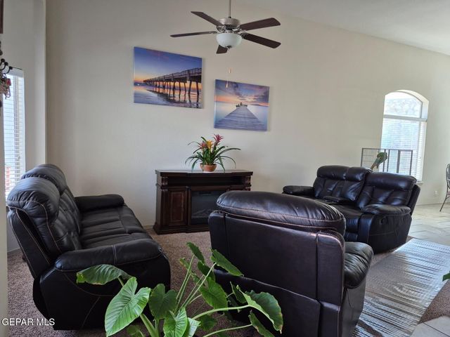 359 Emerald Forrest Place, Horizon City, TX 79928