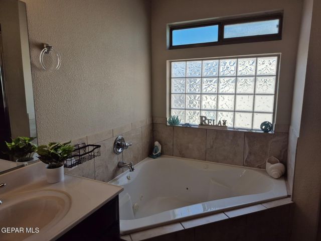 359 Emerald Forrest Place, Horizon City, TX 79928