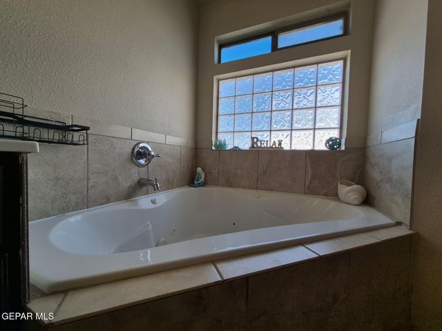 359 Emerald Forrest Place, Horizon City, TX 79928