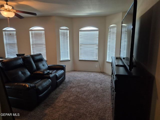 359 Emerald Forrest Place, Horizon City, TX 79928