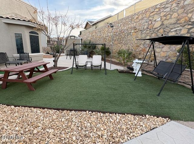 359 Emerald Forrest Place, Horizon City, TX 79928