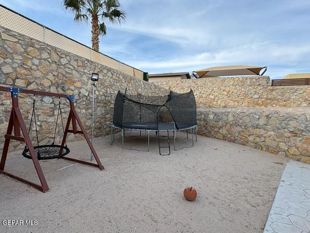 359 Emerald Forrest Place, Horizon City, TX 79928