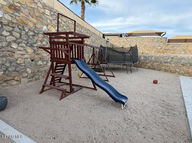 359 Emerald Forrest Place, Horizon City, TX 79928