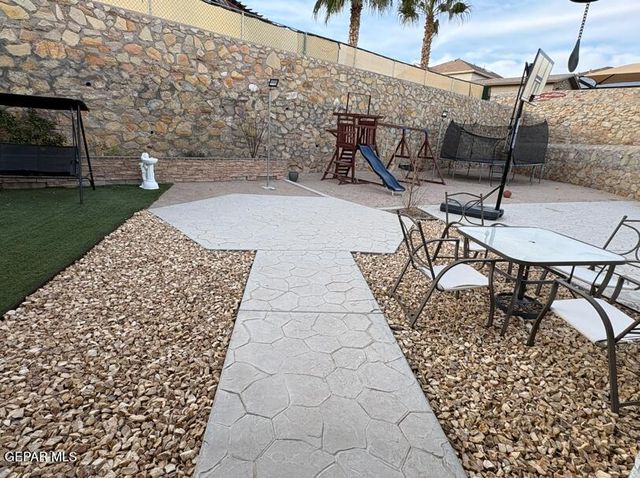 359 Emerald Forrest Place, Horizon City, TX 79928