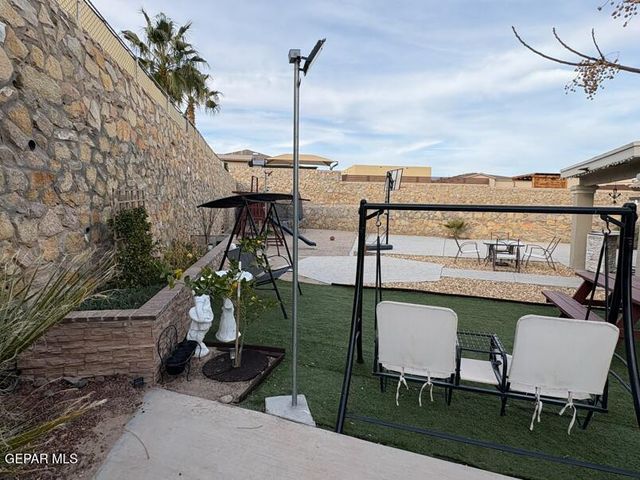 359 Emerald Forrest Place, Horizon City, TX 79928