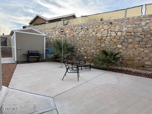 359 Emerald Forrest Place, Horizon City, TX 79928