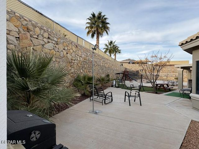 359 Emerald Forrest Place, Horizon City, TX 79928