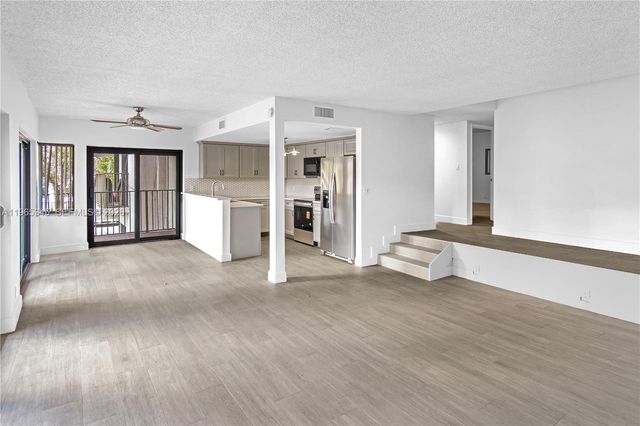 4705 SW 62nd Avenue 204, Davie, FL 33314