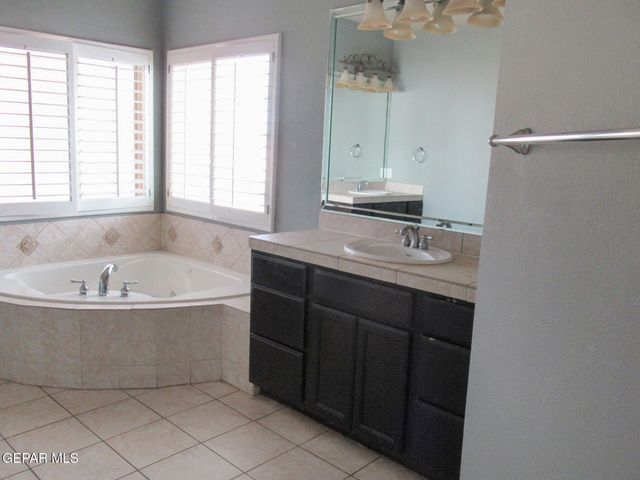 357 EMERALD BUTTE Place, Horizon City, TX 79928