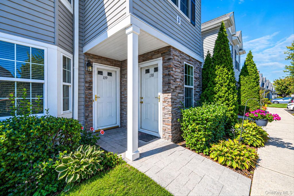 138 Maya Circle, Central Islip, NY 11722 — photo 2