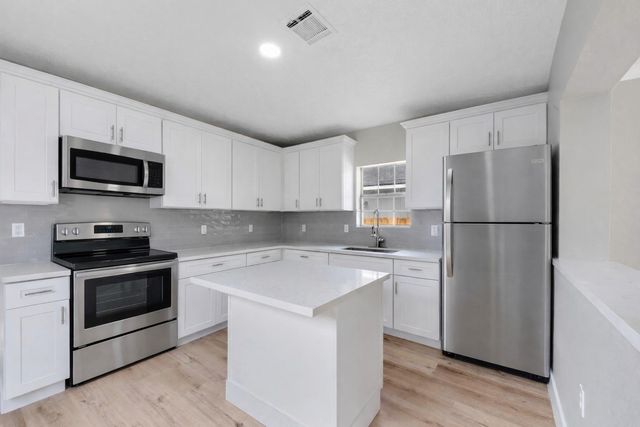 219 E James Street, Baytown, TX 77520