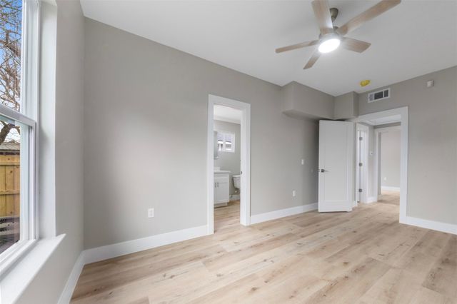 219 E James Street, Baytown, TX 77520