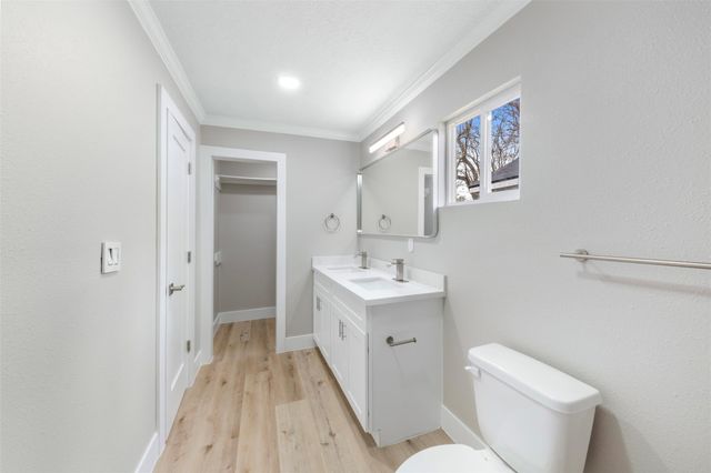 219 E James Street, Baytown, TX 77520