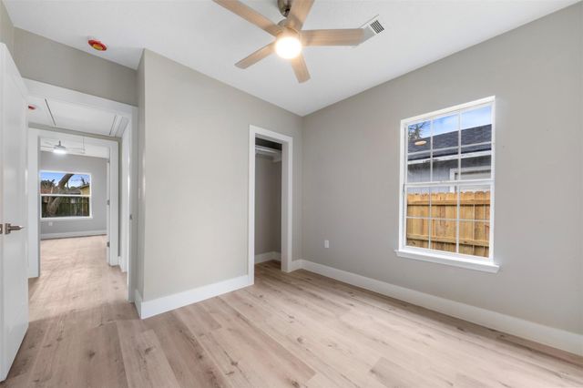 219 E James Street, Baytown, TX 77520