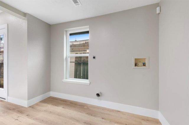 219 E James Street, Baytown, TX 77520