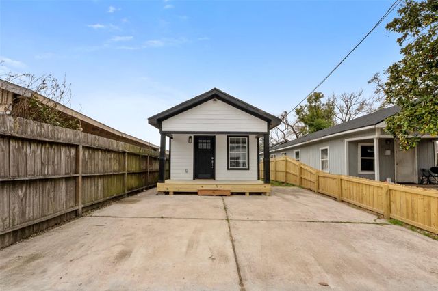 219 E James Street, Baytown, TX 77520