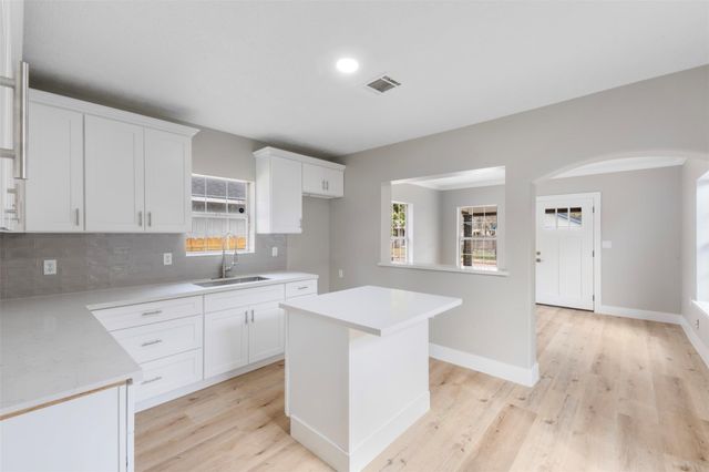 219 E James Street, Baytown, TX 77520