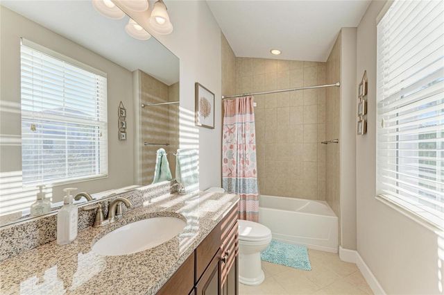 339 SAPPHIRE LAKE DRIVE 201, Bradenton, FL 34209