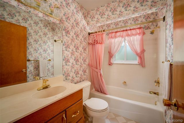 4120 Baybrook Drive, Waterford Charter Township, MI 48329