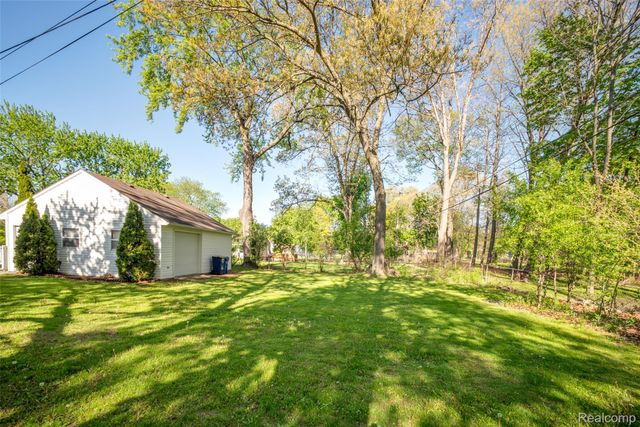 4120 Baybrook Drive, Waterford Charter Township, MI 48329