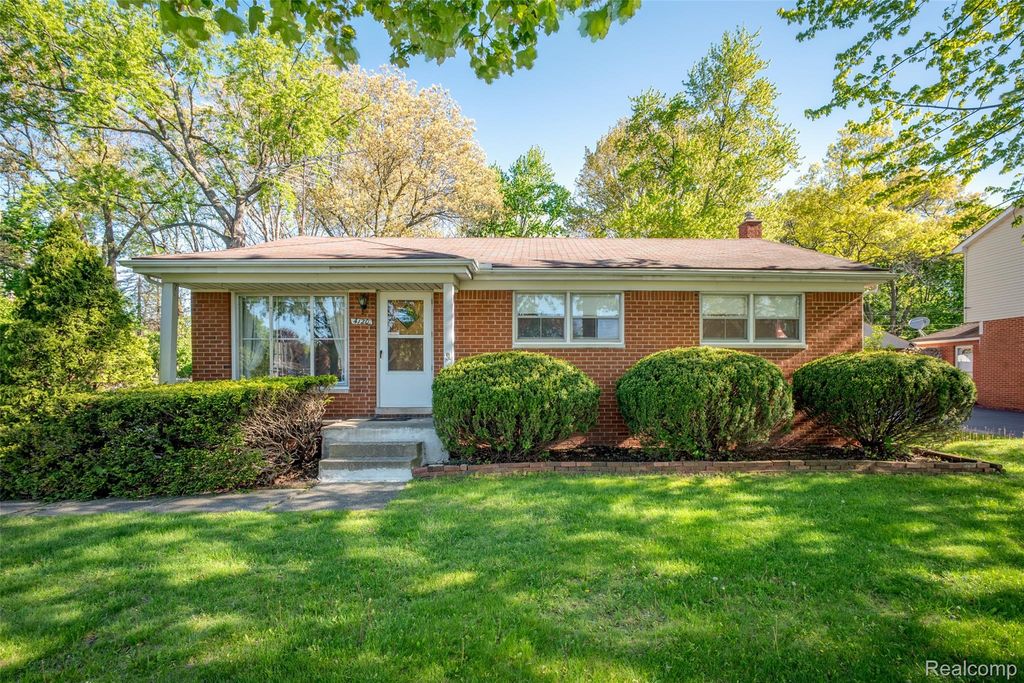 4120 Baybrook Drive, Waterford Charter Township, MI 48329