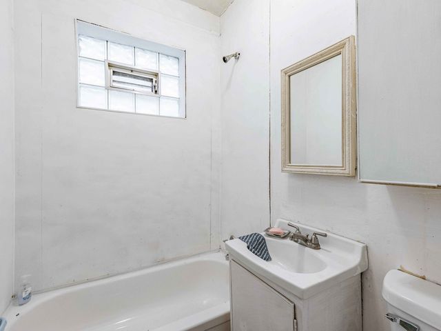 7871 W Oakleaf Avenue, Elmwood Park, IL 60707