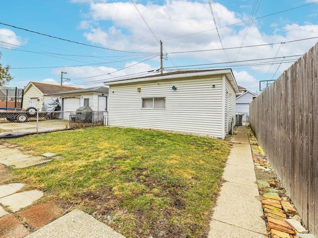 7871 W Oakleaf Avenue, Elmwood Park, IL 60707