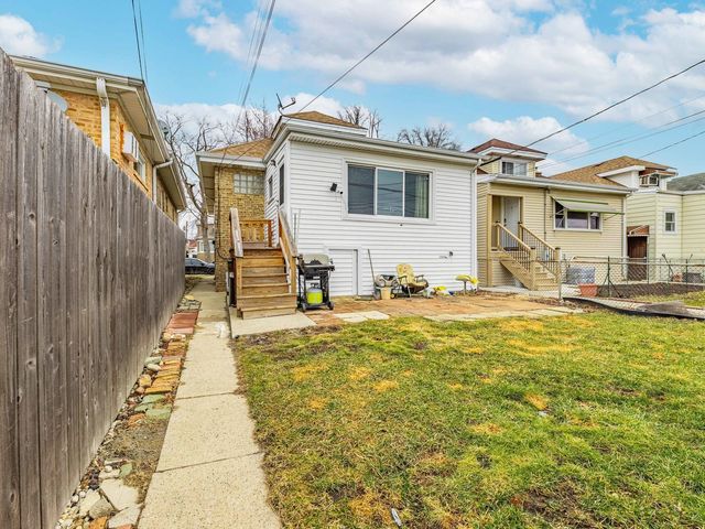 7871 W Oakleaf Avenue, Elmwood Park, IL 60707