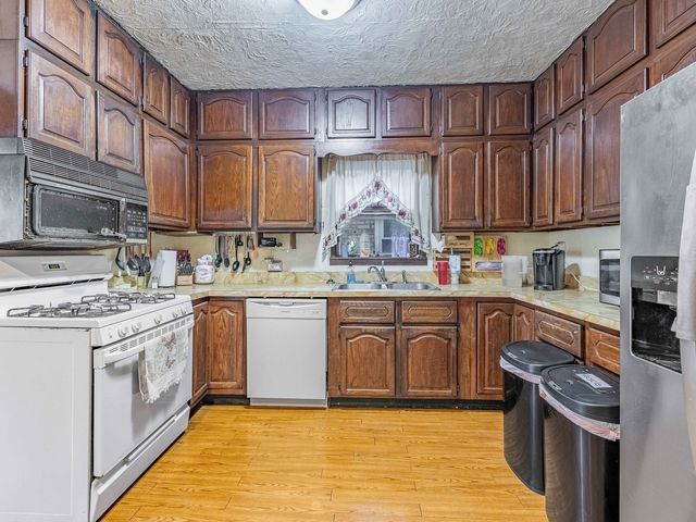 7871 W Oakleaf Avenue, Elmwood Park, IL 60707