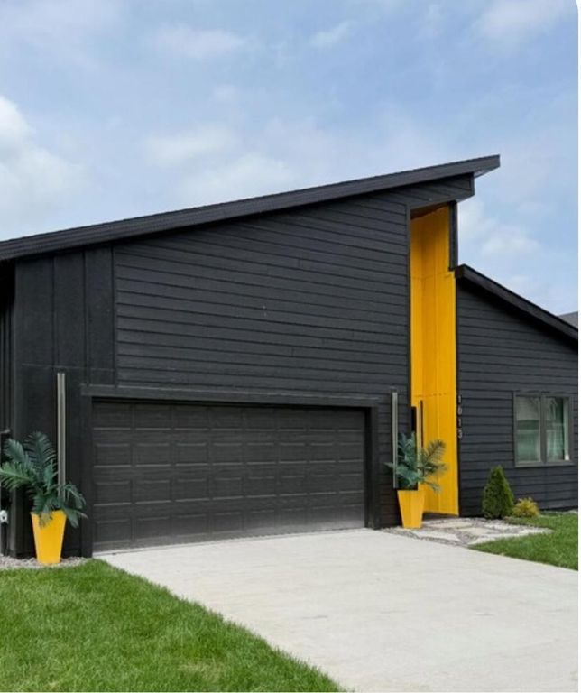 1013 Gardner Street, Wayzata, MN 55391