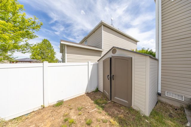 2011 N 2095 W, Clinton, UT 84015