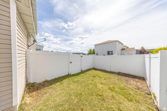 2011 N 2095 W, Clinton, UT 84015