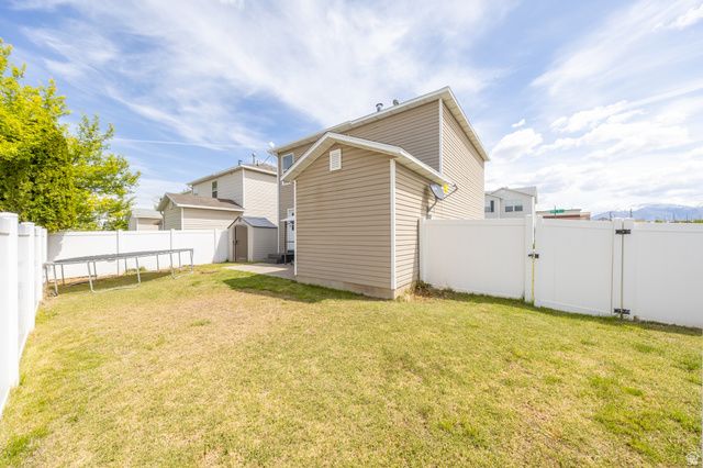 2011 N 2095 W, Clinton, UT 84015