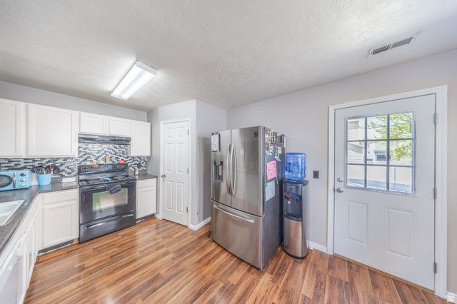 2011 N 2095 W, Clinton, UT 84015