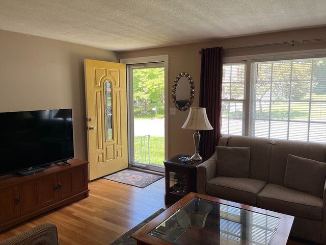 48 Birchcroft, Leominster, MA 01453