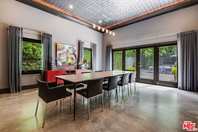 422 Parkwood Drive, Los Angeles, CA 90077